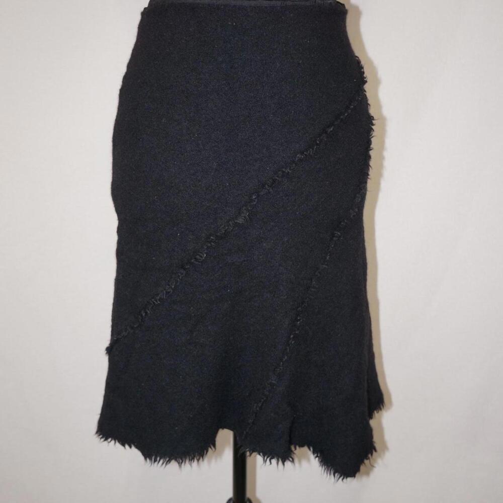 timeless black wool skirt by Harold’s, made from 100% wool with a fringe hem